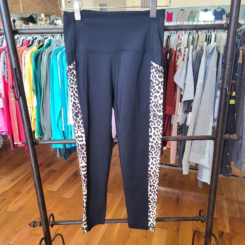 Zyia Leopard Print High Rise Cropped Leggings Size 4